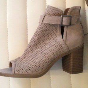 New Tan Suede Ankle Boot Shoe 7.5 Peek-a-Boo 3" Heel